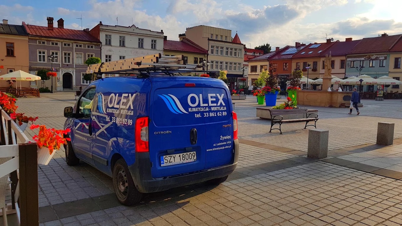 Samochód serwisowy OLEX na rynku w Żywcu